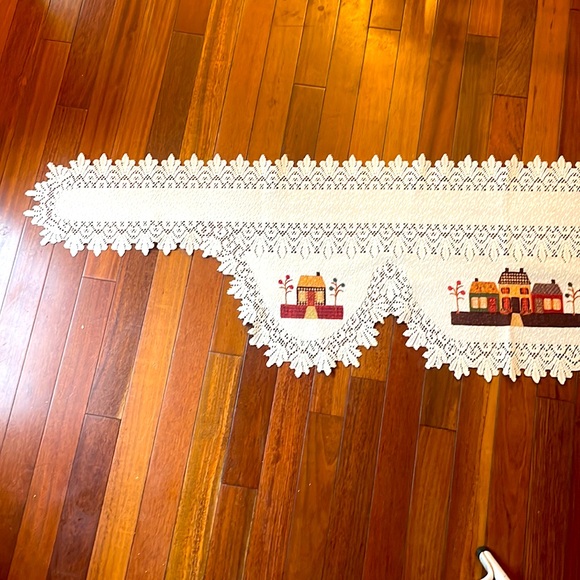 Table Runner - Picture 2 of 3